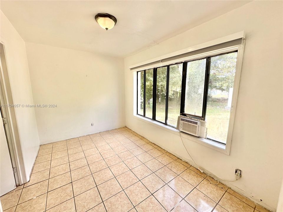 For Rent: $3,250 (3 beds, 2 baths, 1175 Square Feet)