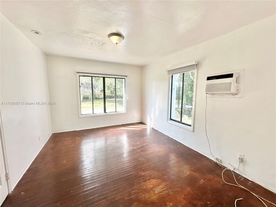 For Rent: $3,250 (3 beds, 2 baths, 1175 Square Feet)