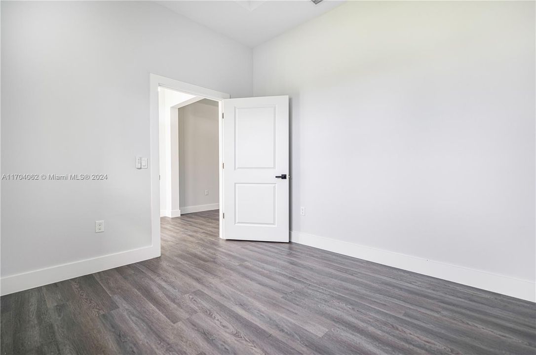 For Sale: $429,000 (4 beds, 2 baths, 1919 Square Feet)