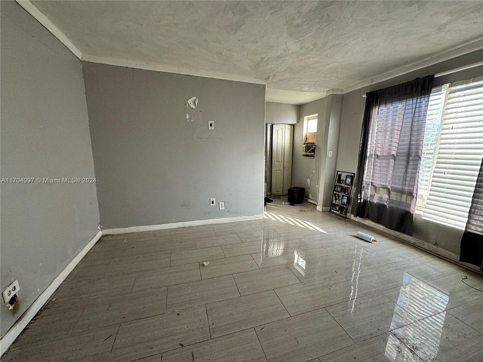 Activo con contrato: $269,000 (3 camas, 2 baños, 1453 Pies cuadrados)