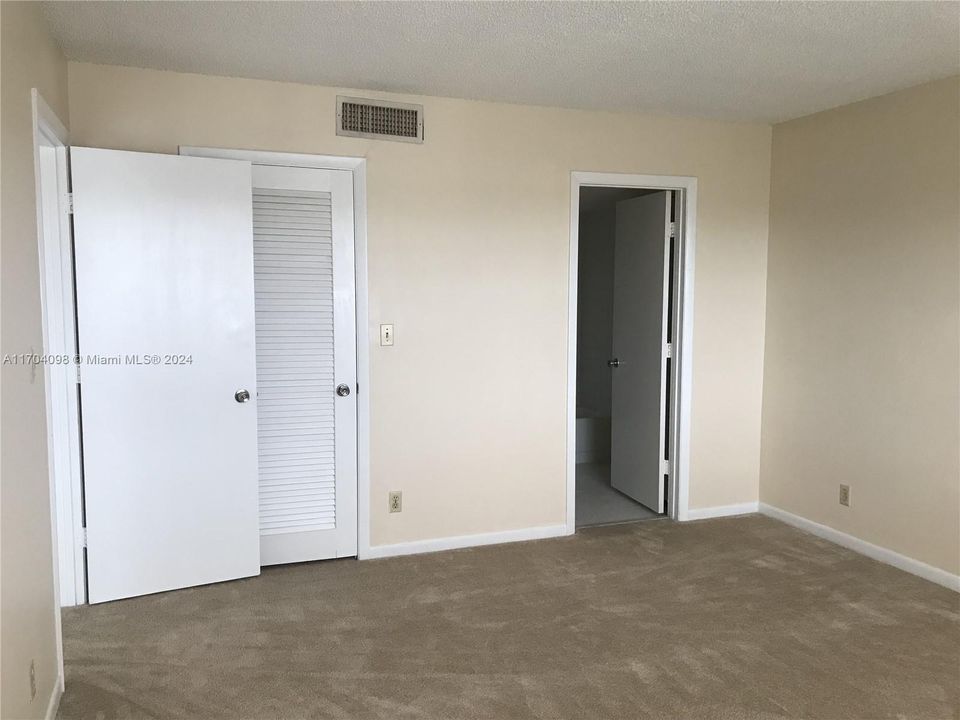 For Rent: $1,550 (1 beds, 1 baths, 1000 Square Feet)