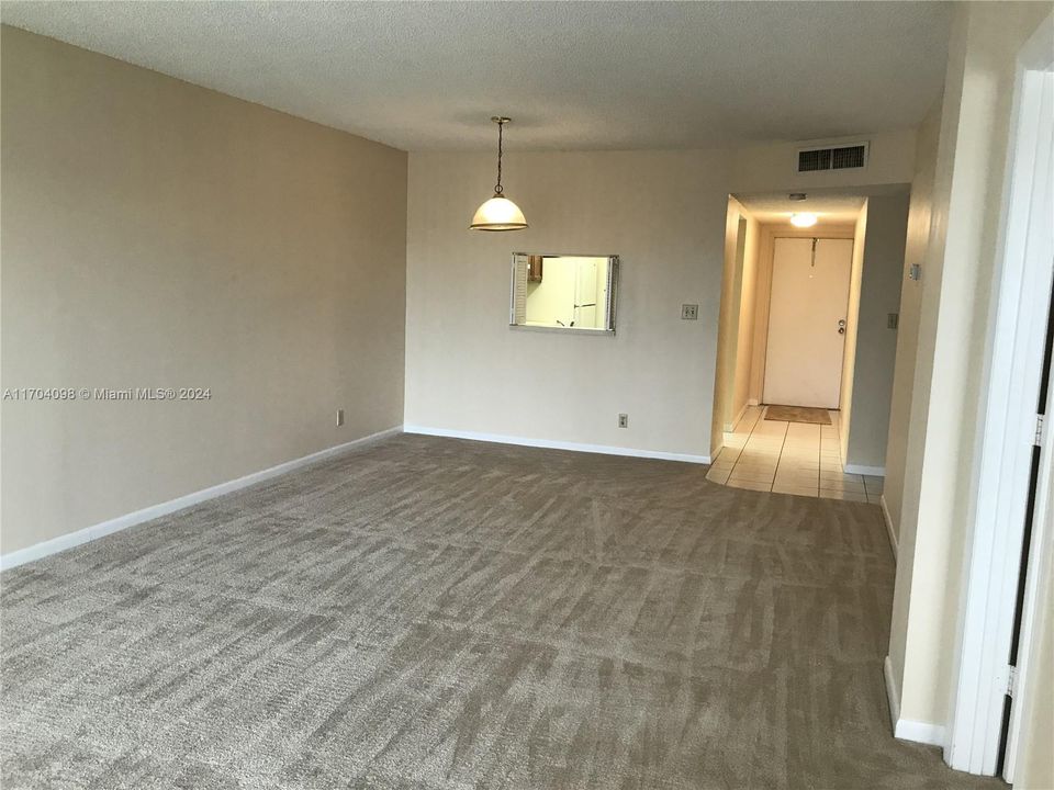 For Rent: $1,550 (1 beds, 1 baths, 1000 Square Feet)