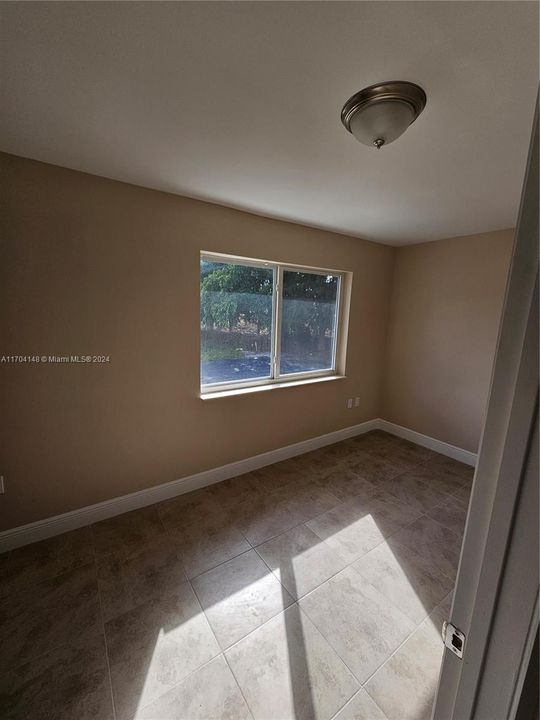 Active With Contract: $2,075 (2 beds, 1 baths, 1114 Square Feet)