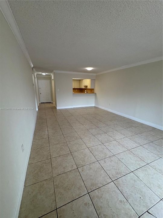 For Sale: $215,000 (1 beds, 1 baths, 870 Square Feet)