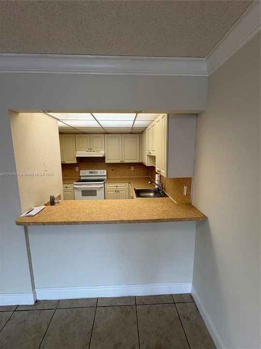 For Sale: $215,000 (1 beds, 1 baths, 870 Square Feet)