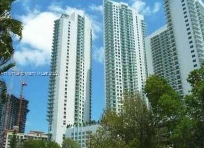 Recently Rented: $2,850 (1 beds, 1 baths, 838 Square Feet)