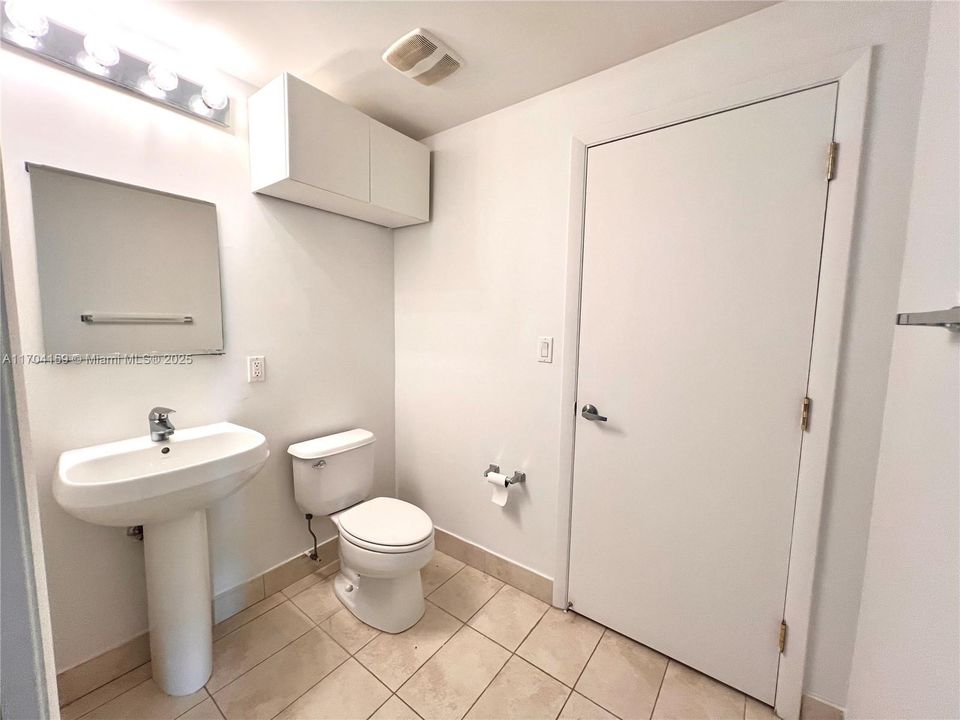 Recently Rented: $2,850 (1 beds, 1 baths, 838 Square Feet)