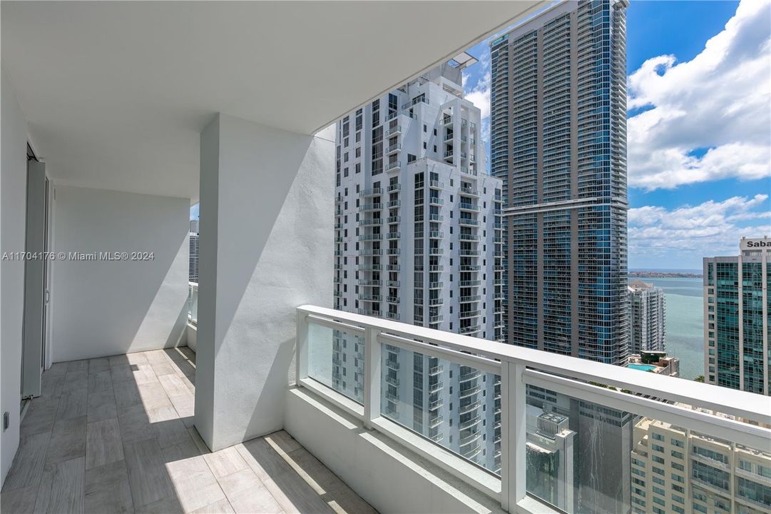 For Sale: $699,000 (1 beds, 1 baths, 830 Square Feet)