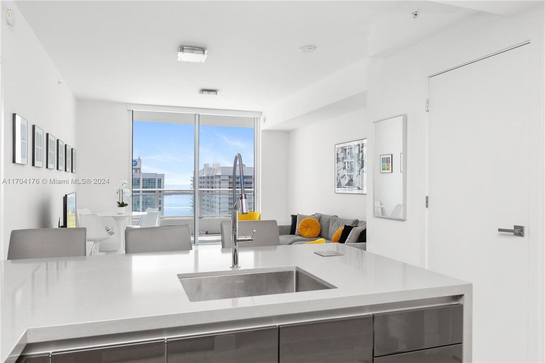 For Sale: $699,000 (1 beds, 1 baths, 830 Square Feet)