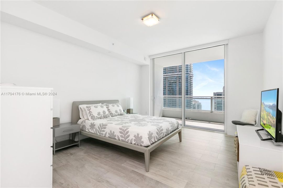 For Sale: $699,000 (1 beds, 1 baths, 830 Square Feet)