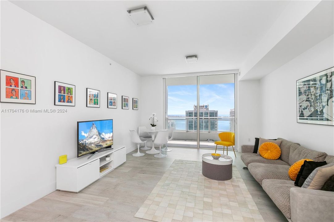 For Sale: $699,000 (1 beds, 1 baths, 830 Square Feet)