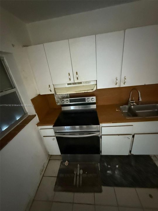 Activo con contrato: $399,000 (4 camas, 1 baños, 1125 Pies cuadrados)