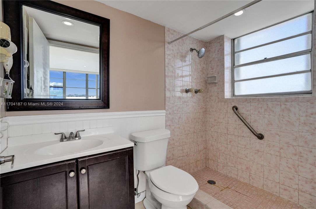 For Sale: $399,500 (2 beds, 2 baths, 1188 Square Feet)