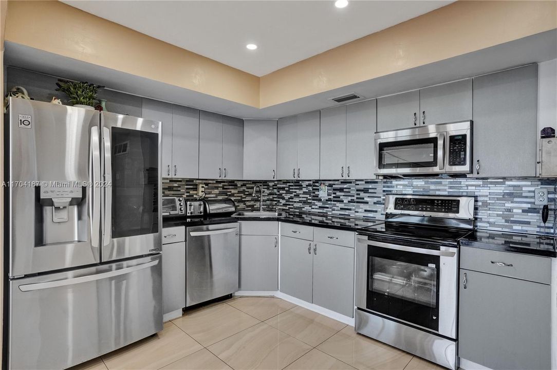 For Sale: $399,500 (2 beds, 2 baths, 1188 Square Feet)