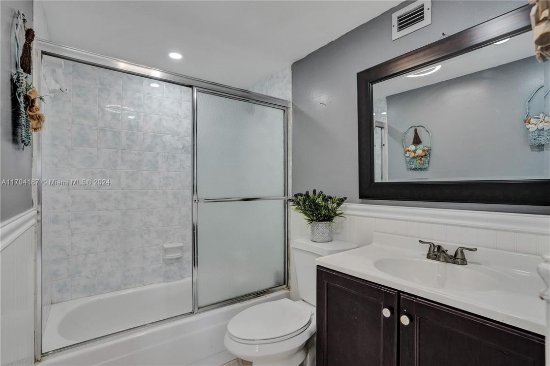 For Sale: $399,500 (2 beds, 2 baths, 1188 Square Feet)