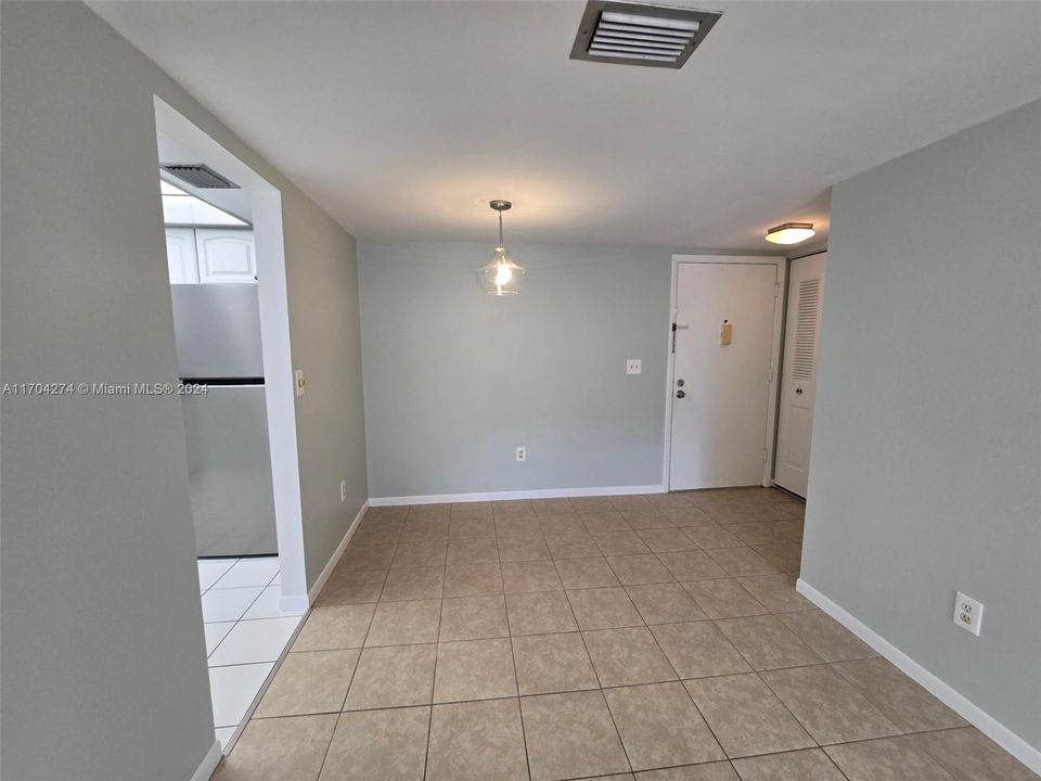 For Rent: $1,495 (1 beds, 1 baths, 875 Square Feet)