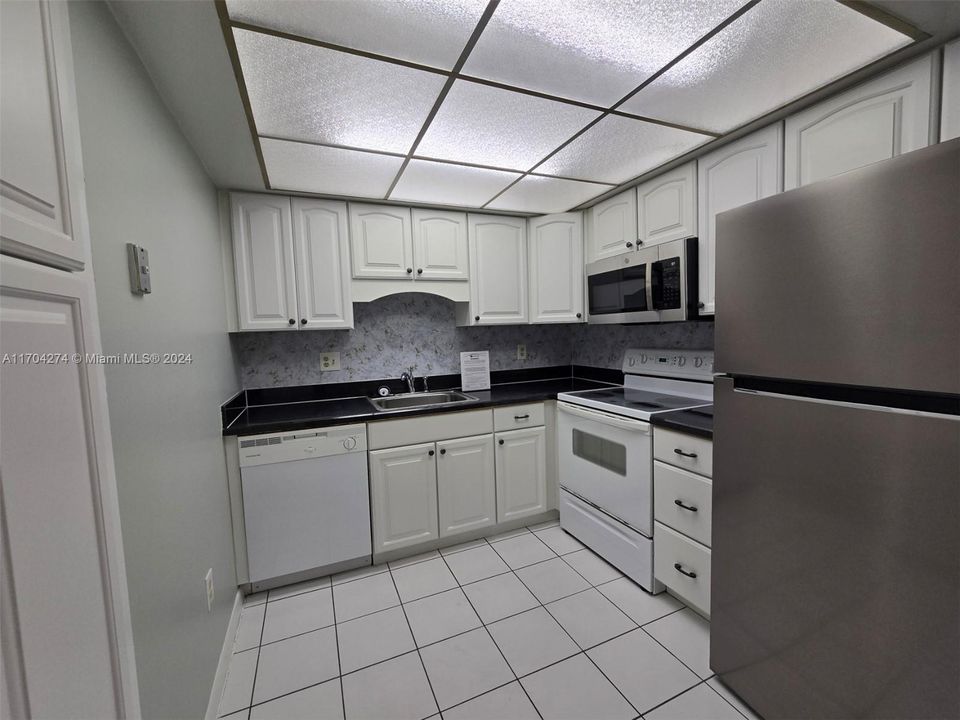 For Rent: $1,495 (1 beds, 1 baths, 875 Square Feet)