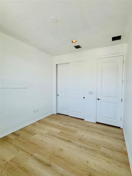 Recently Rented: $3,000 (3 beds, 2 baths, 1421 Square Feet)