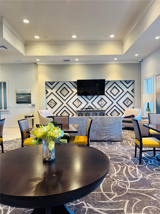 Recently Rented: $3,000 (3 beds, 2 baths, 1421 Square Feet)