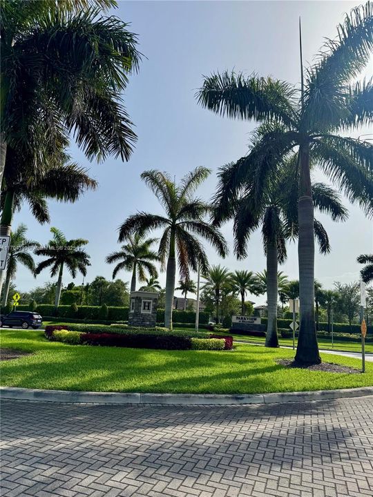 Recently Rented: $3,000 (3 beds, 2 baths, 1421 Square Feet)