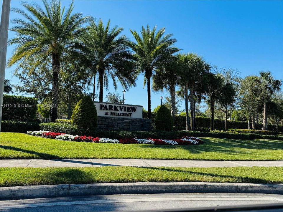 Recently Rented: $3,000 (3 beds, 2 baths, 1421 Square Feet)