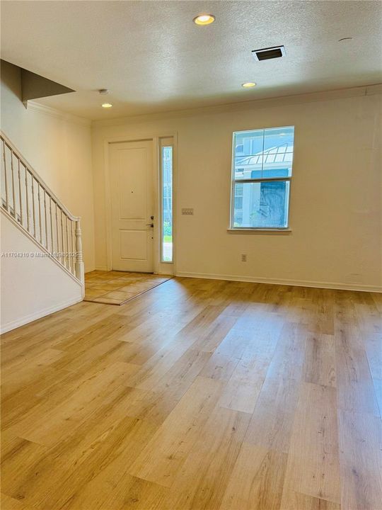 Recently Rented: $3,000 (3 beds, 2 baths, 1421 Square Feet)
