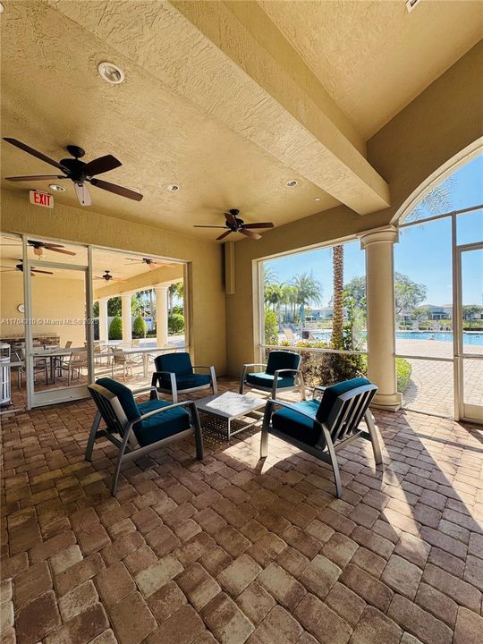 Recently Rented: $3,000 (3 beds, 2 baths, 1421 Square Feet)