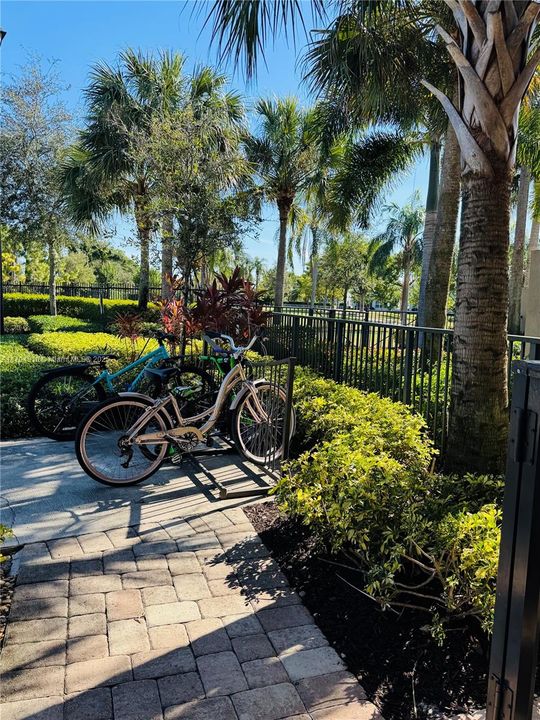 Recently Rented: $3,000 (3 beds, 2 baths, 1421 Square Feet)