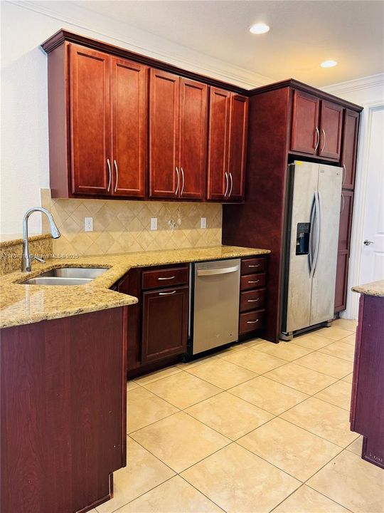 Recently Rented: $3,000 (3 beds, 2 baths, 1421 Square Feet)