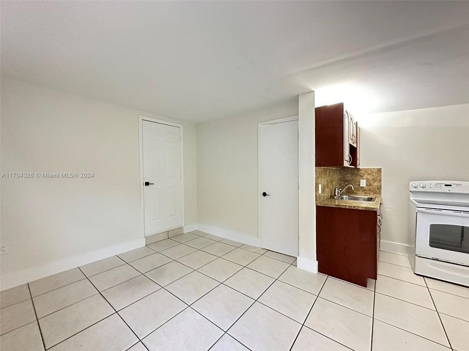 Activo con contrato: $599,900 (4 camas, 3 baños, 1279 Pies cuadrados)