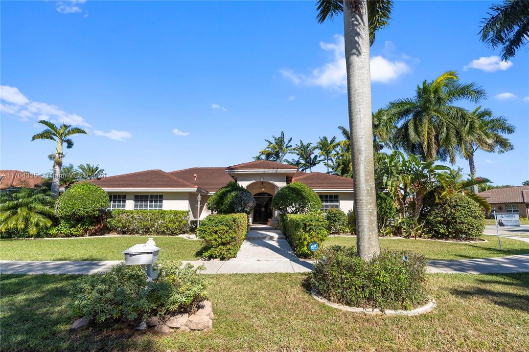 Active With Contract: $785,000 (4 beds, 2 baths, 2404 Square Feet)