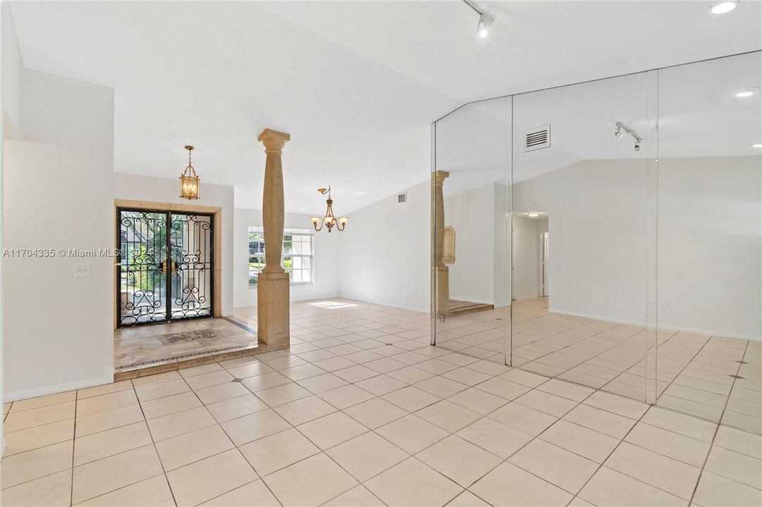 Active With Contract: $785,000 (4 beds, 2 baths, 2404 Square Feet)