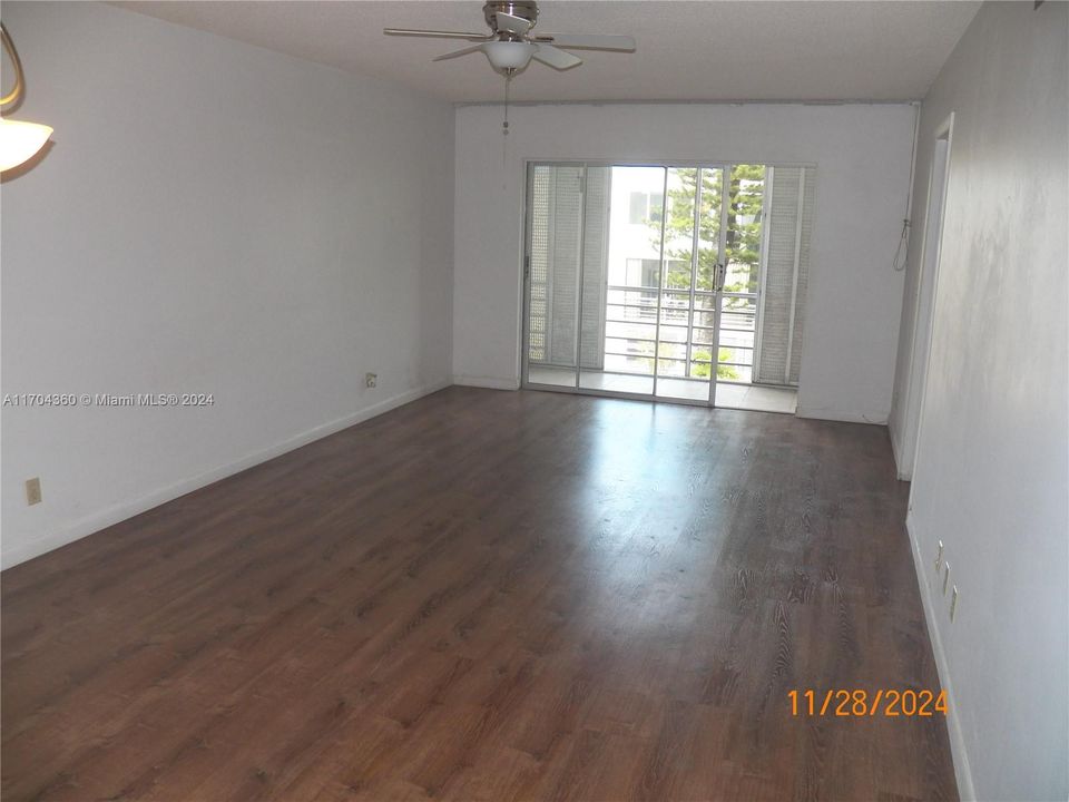 For Sale: $164,900 (2 beds, 2 baths, 920 Square Feet)