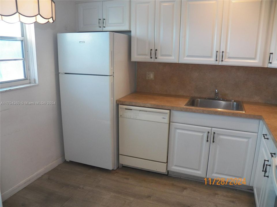 For Sale: $164,900 (2 beds, 2 baths, 920 Square Feet)