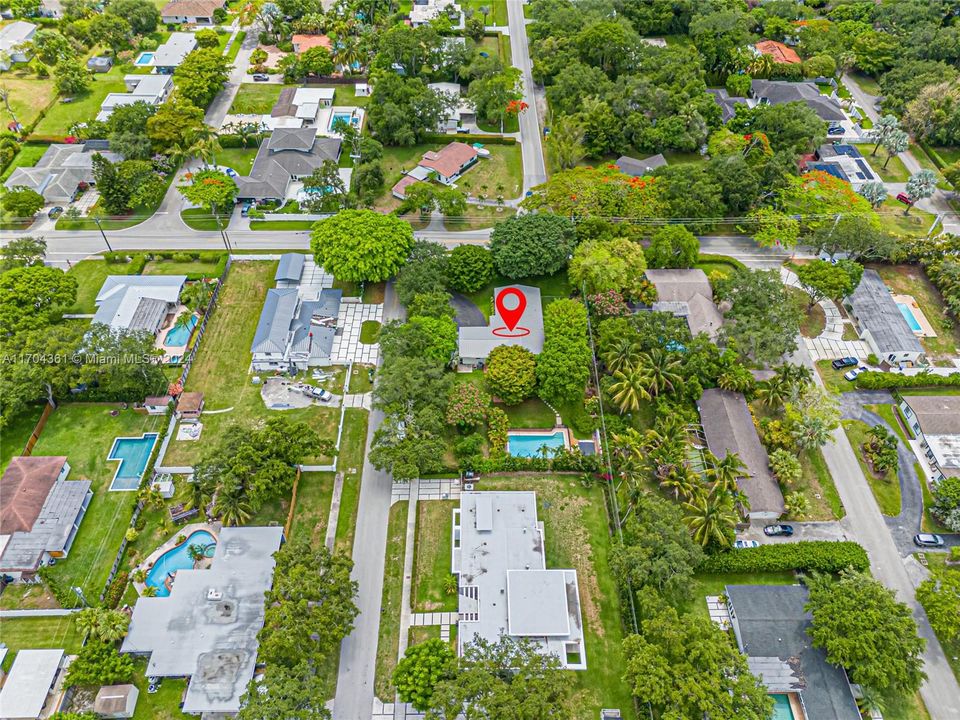 For Sale: $1,450,000 (4 beds, 2 baths, 1792 Square Feet)