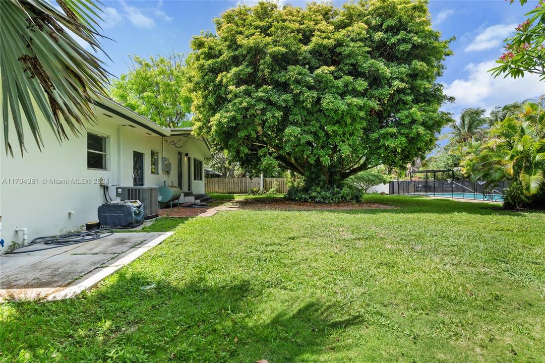 For Sale: $1,450,000 (4 beds, 2 baths, 1792 Square Feet)