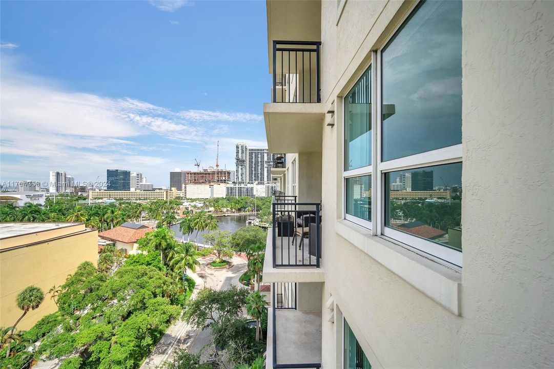 For Sale: $555,000 (2 beds, 2 baths, 1000 Square Feet)