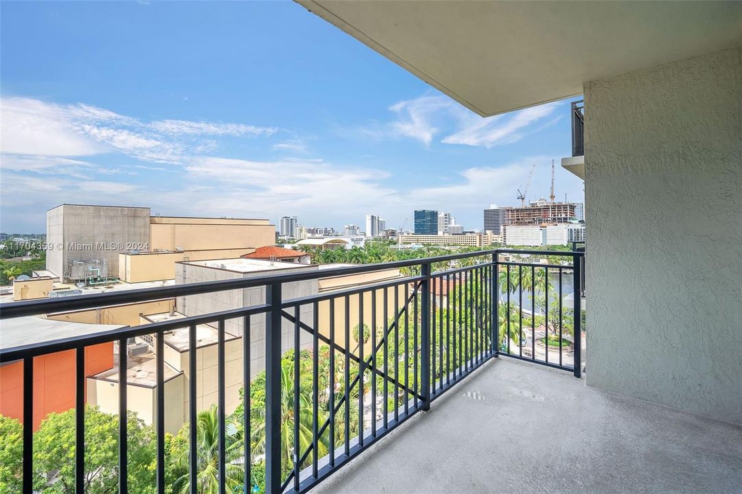 For Sale: $555,000 (2 beds, 2 baths, 1000 Square Feet)