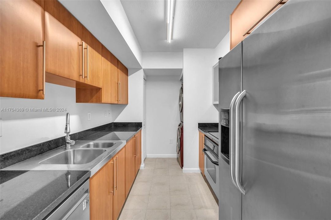 For Sale: $555,000 (2 beds, 2 baths, 1000 Square Feet)