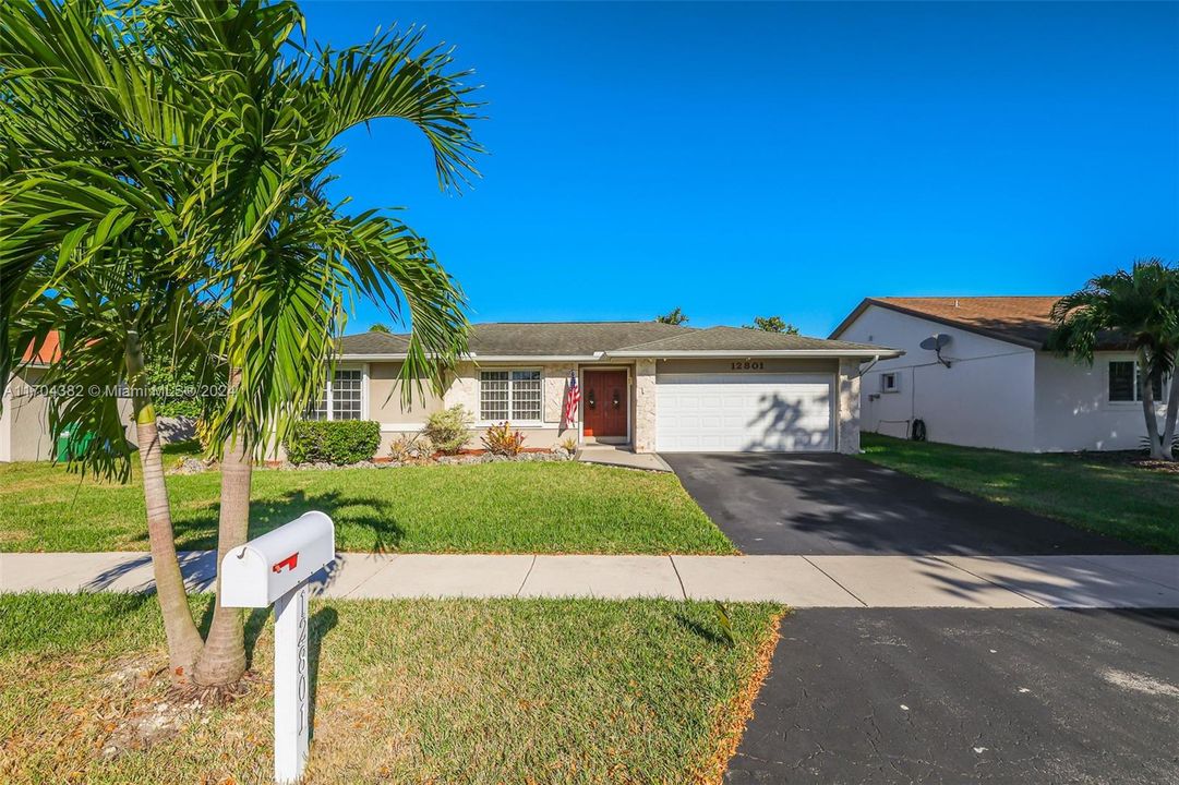 Active With Contract: $680,000 (3 beds, 2 baths, 1770 Square Feet)