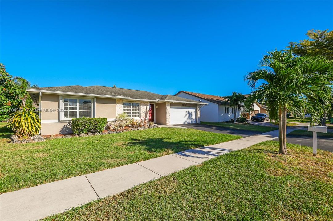 Active With Contract: $680,000 (3 beds, 2 baths, 1770 Square Feet)