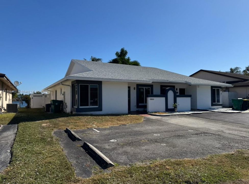 Recently Rented: $2,900 (2 beds, 2 baths, 1319 Square Feet)