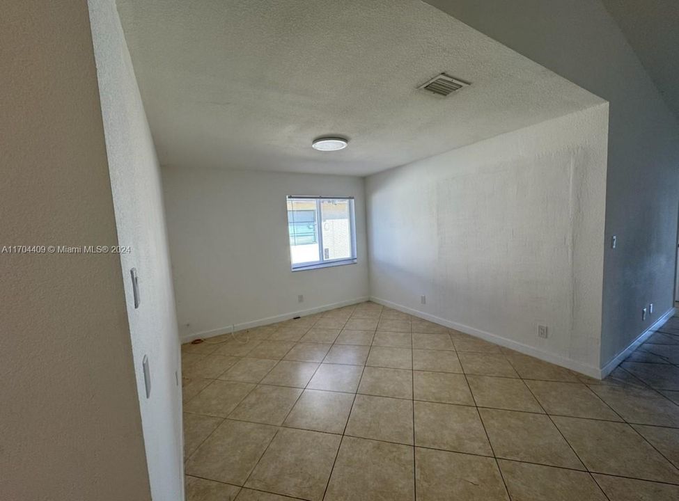 Recently Rented: $2,900 (2 beds, 2 baths, 1319 Square Feet)