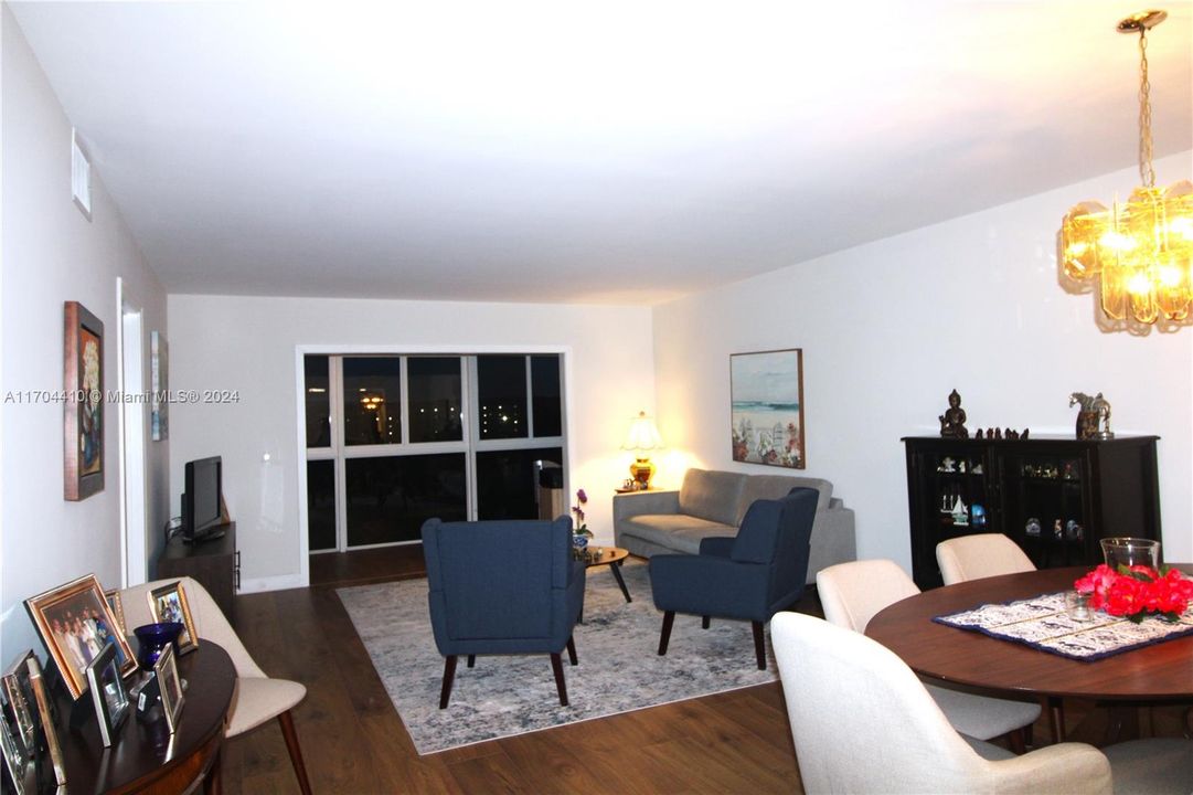 For Sale: $335,000 (2 beds, 2 baths, 1192 Square Feet)