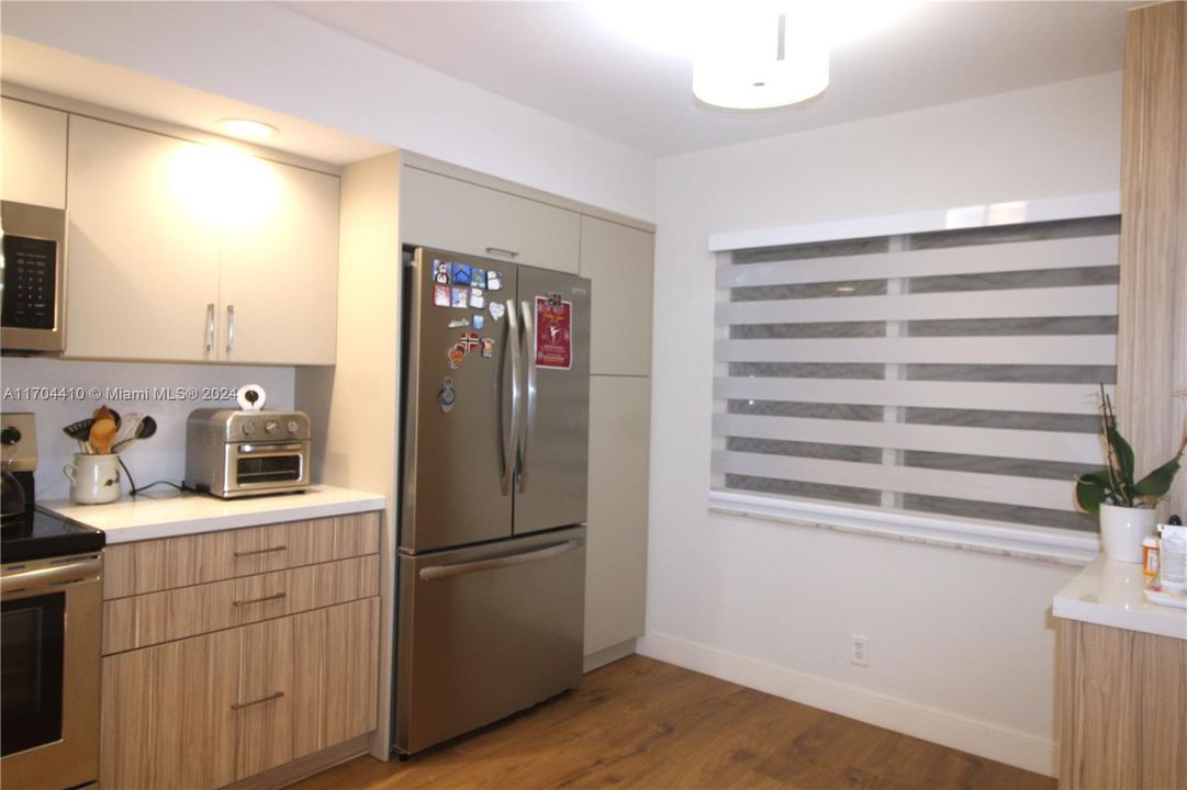 For Sale: $335,000 (2 beds, 2 baths, 1192 Square Feet)