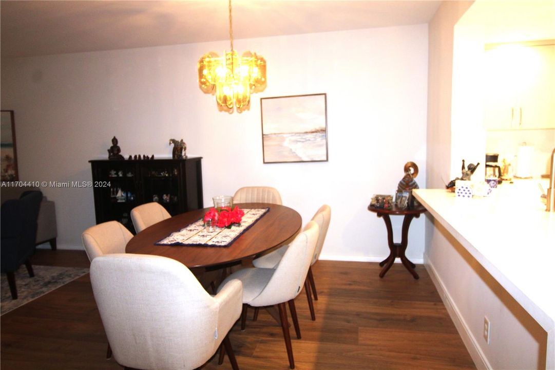 For Sale: $335,000 (2 beds, 2 baths, 1192 Square Feet)