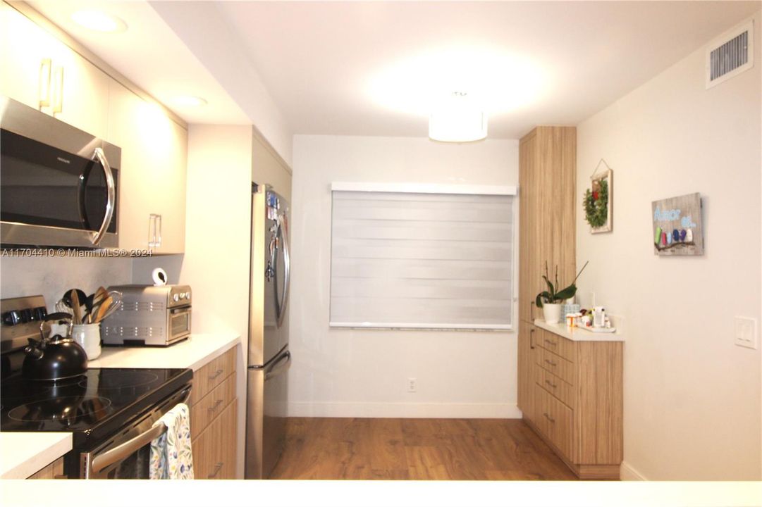 For Sale: $335,000 (2 beds, 2 baths, 1192 Square Feet)