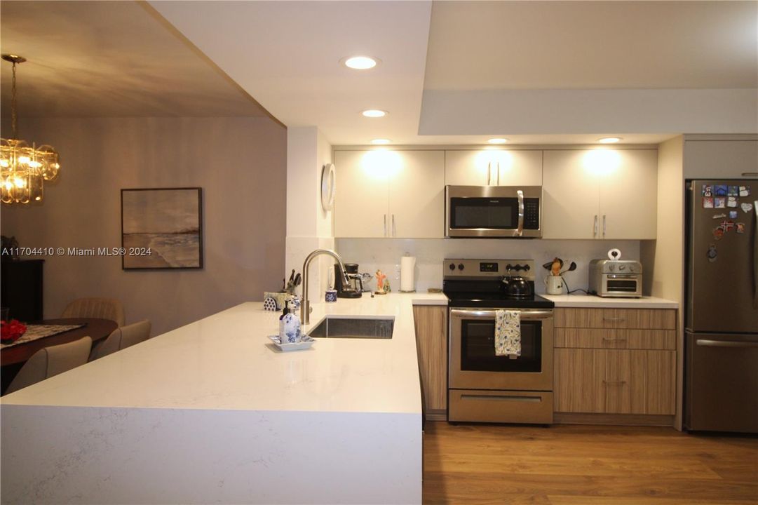 For Sale: $335,000 (2 beds, 2 baths, 1192 Square Feet)