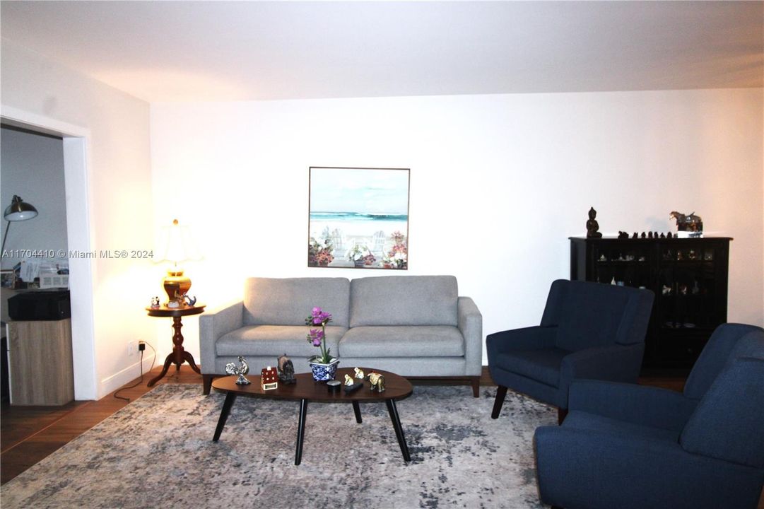 For Sale: $335,000 (2 beds, 2 baths, 1192 Square Feet)