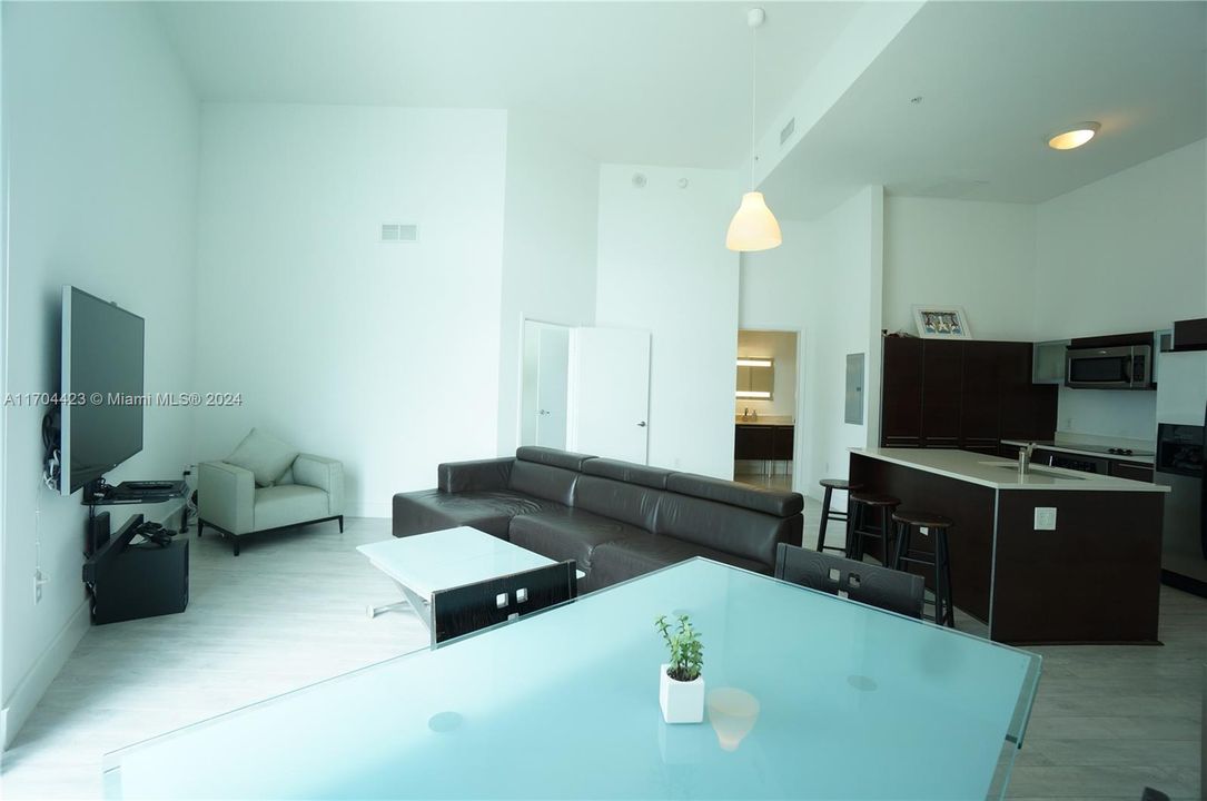 Недавно арендовано: $4,200 (2 спален, 2 ванн, 1141 Квадратных фут)